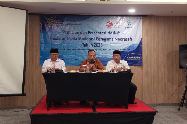 Penilaian dan Presentasi Naskah Inisiator Moderasi Beragama