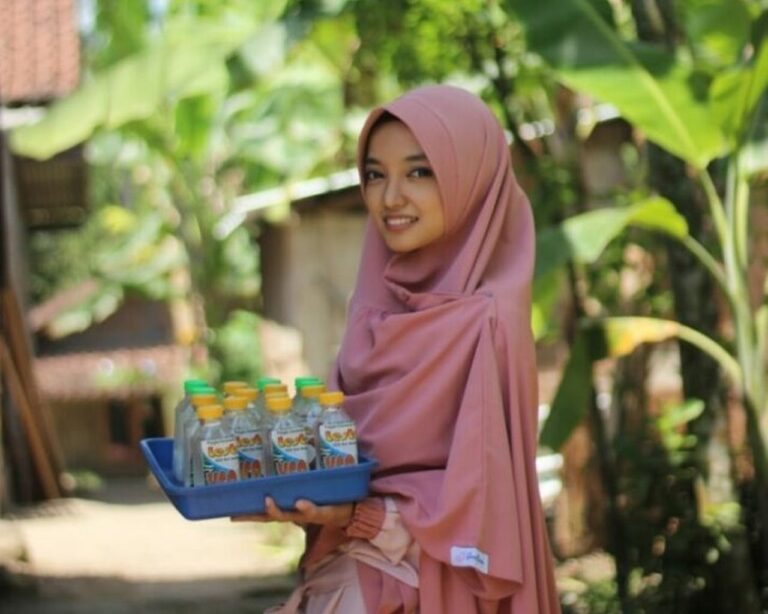 Ella Rizki: Petani Milenial yang Sukses Memberdayakan Masyarakat Desa