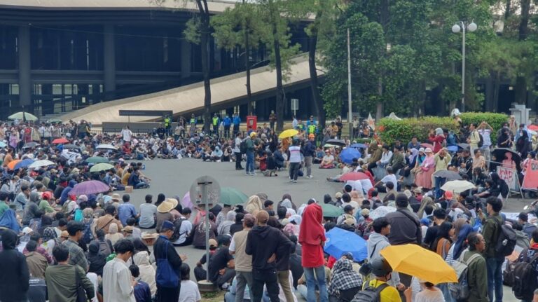 Perempuan, Demonstrasi, dan MBG