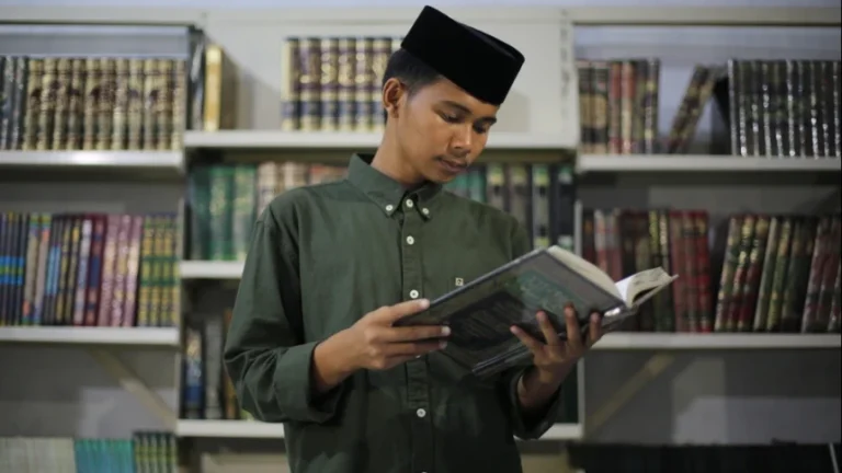 Mahasantri Penerus Tradisi, Penggerak Revolusi