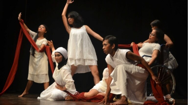 Seni Tari: Adat bukan Objek Liar