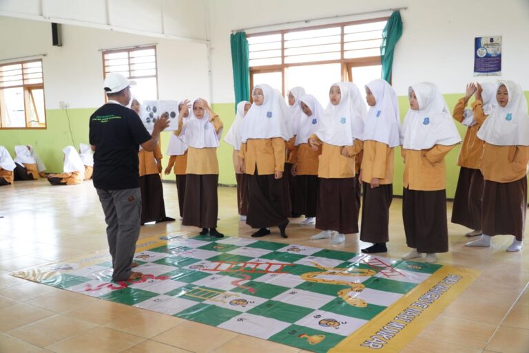 Fun Games di Festival Jagat: Medium Edukasi Ekologi dan Toleransi bagi Santri Seblak